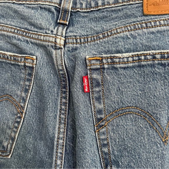 Levi’s Wedgie Straight Jeans - Picture 9 of 14